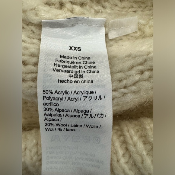 J Crew Cable Knit Pointelle
Sweater in cream Alpaca wool blend Sz : XXS - Picture 4 of 7